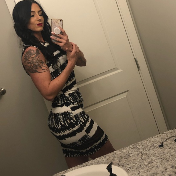 Dress - Picture 3 of 3